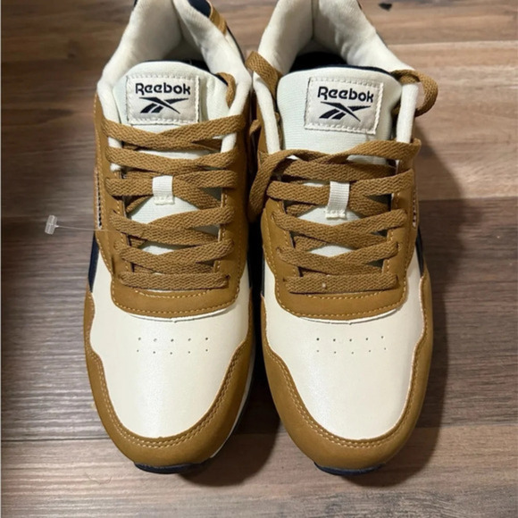 NWOT Reebok suede outline men’s ♥️